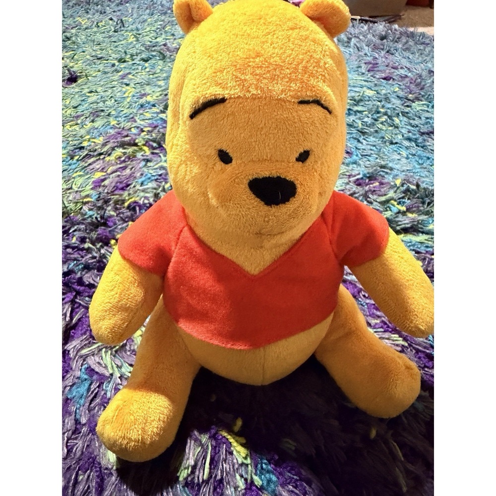 Disney Winnie the Pooh and Friends 9" Plush Pooh Bear